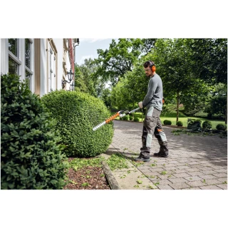 Il Tagliasiepi allungato HL 91 KC-E di STIHL rappresenta un'eccellenza nel campo degli strumenti da giardinaggio, progettato per soddisfare le...