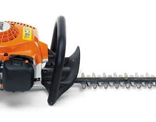 Il Tosasiepi HS 45 di STIHL è uno strumento ideale per la cura e la potatura delle siepi nel giardino di casa. Questo modello di tagliasiepi offre...