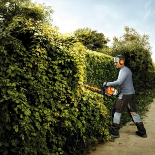 Il Tosasiepi a miscela HS 82 R della STIHL è un dispositivo professionale concepito per chi necessita di un attrezzo capace di gestire lavori di...