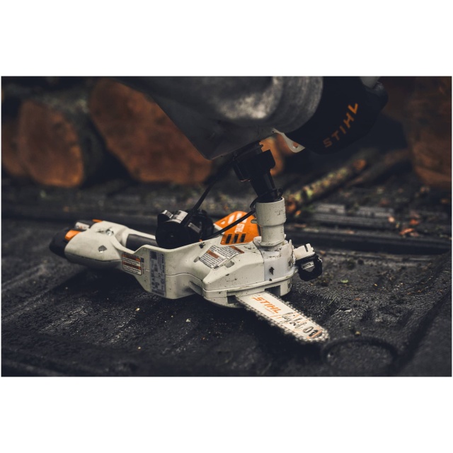 Il Potatore professionale a batteria GTA 40 di STIHL Š un attrezzo all'avanguardia ideale per i professionisti del giardinaggio e della lavorazione...