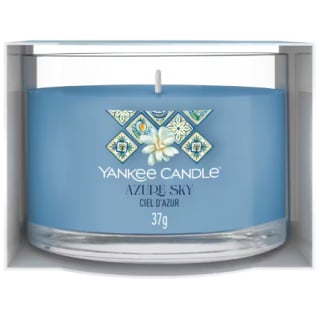 La candela Azure Sky è un'ode alla freschezza e all'esotismo. La sua fragranza inizia con un'esplosione di energia fruttata, grazie alle note di...
