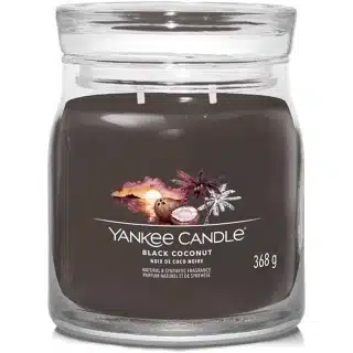 Lasciati avvolgere da un'atmosfera esotica e sofisticata con la candela Yankee Candle Black Coconut. La sua fragranza ricca e avvolgente mescola il...