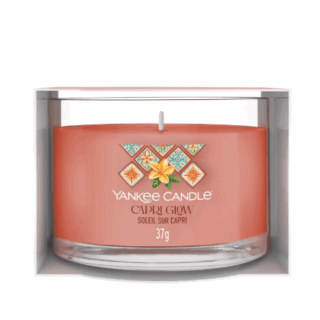 La candela Capri Glow cattura l'essenza dell'isola di Capri, trasportando i sensi in un viaggio tra i suoi panorami mozzafiato e i profumi...