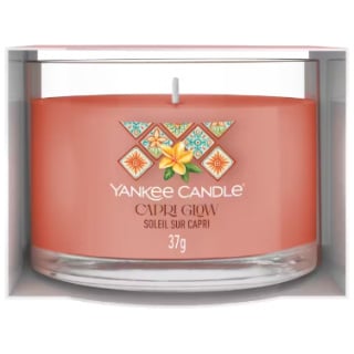 La candela Capri Glow cattura l'essenza dell'isola di Capri, trasportando i sensi in un viaggio tra i suoi panorami mozzafiato e i profumi...