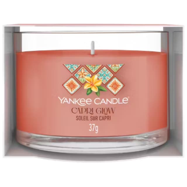 La candela Capri Glow cattura l'essenza dell'isola di Capri, trasportando i sensi in un viaggio tra i suoi panorami mozzafiato e i profumi...