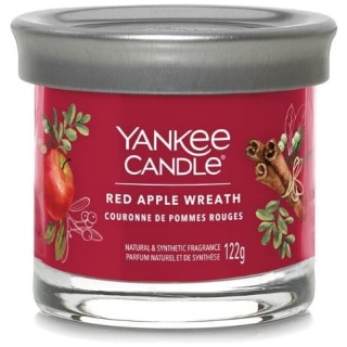 La Yankee Candle Red Apple Wreath è una candela profumata di alta qualità, apprezzata per il suo aroma avvolgente e festoso. La fragranza combina...