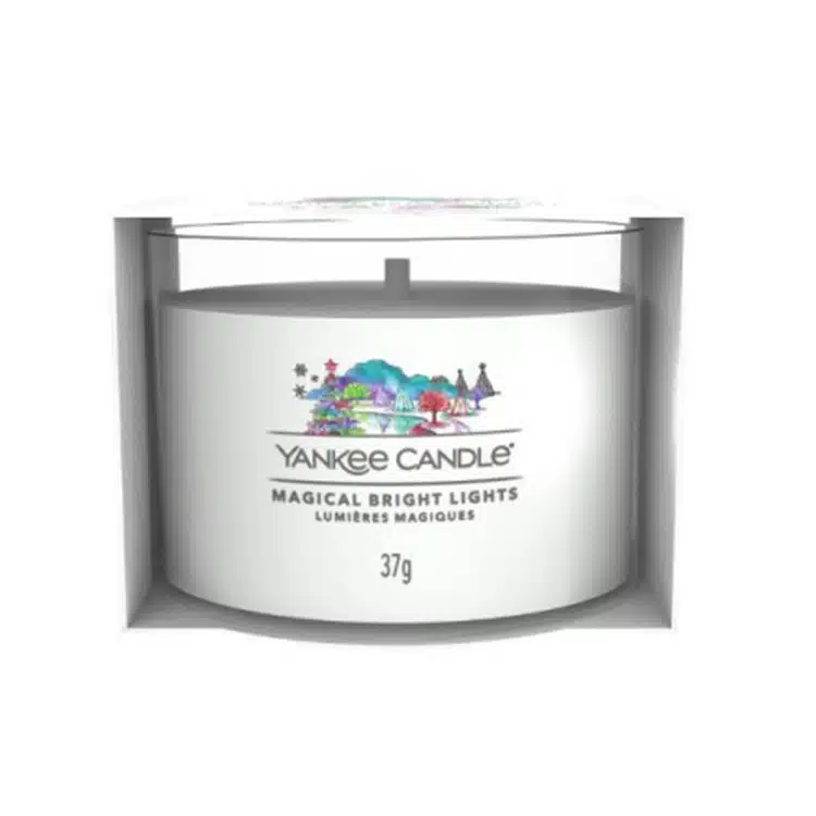 La Yankee Candle Magical Bright Lights è una candela profumata ideale per creare un'atmosfera incantata e rilassante in qualsiasi ambiente. Questo...