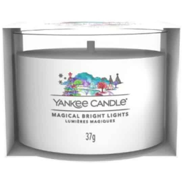 La Yankee Candle Magical Bright Lights  una candela profumata ideale per creare un'atmosfera incantata e rilassante in qualsiasi ambiente. Questo...