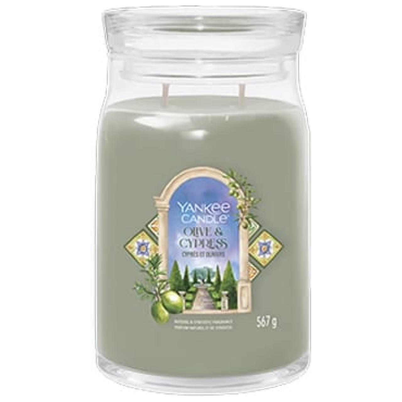 La candela Olive Cypress  una fragranza sofisticata e avvolgente che porta con s l'essenza della natura mediterranea. Le note di testa si aprono...