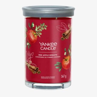 Prodotti in promozione 559 La Yankee Candle Red Apple Wreath è una candela profumata di alta qualità, apprezzata per il suo aroma avvolgente e festoso. La fragranza combina...