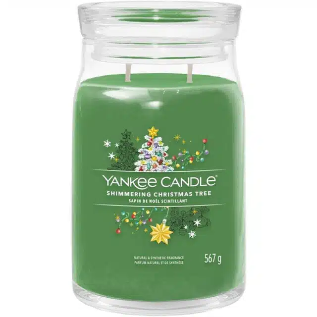 Immergiti nell'atmosfera scintillante delle feste con Shimmering Christmas Tree, una fragranza che cattura la magia natalizia. rn Le aldeidi...