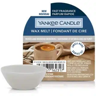 La Yankee Candle Woodland Weekend Memories &egrave; la scelta perfetta per chi desidera ricreare l'atmosfera rilassante di un fine settimana immerso nella...