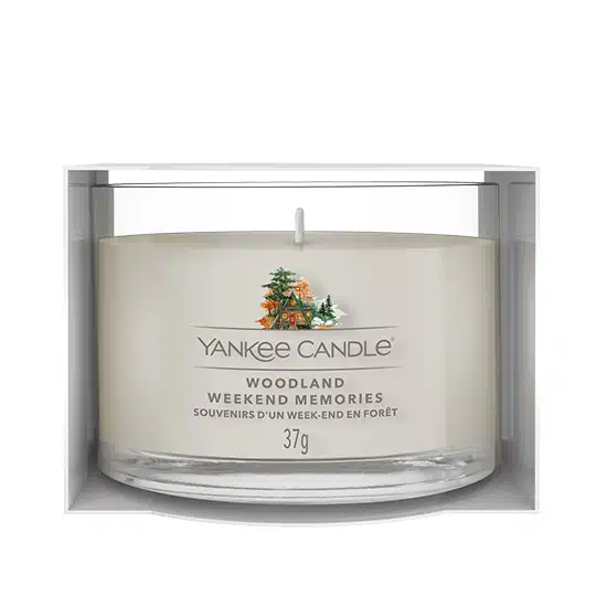 La Yankee Candle Woodland Weekend Memories è la scelta perfetta per chi desidera ricreare l'atmosfera rilassante di un fine settimana immerso nella...