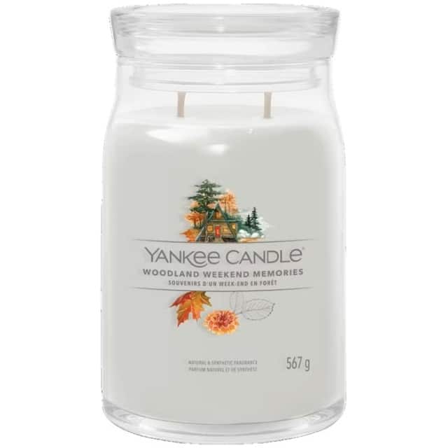La Yankee Candle Woodland Weekend Memories è la scelta perfetta per chi desidera ricreare l'atmosfera rilassante di un fine settimana immerso nella...