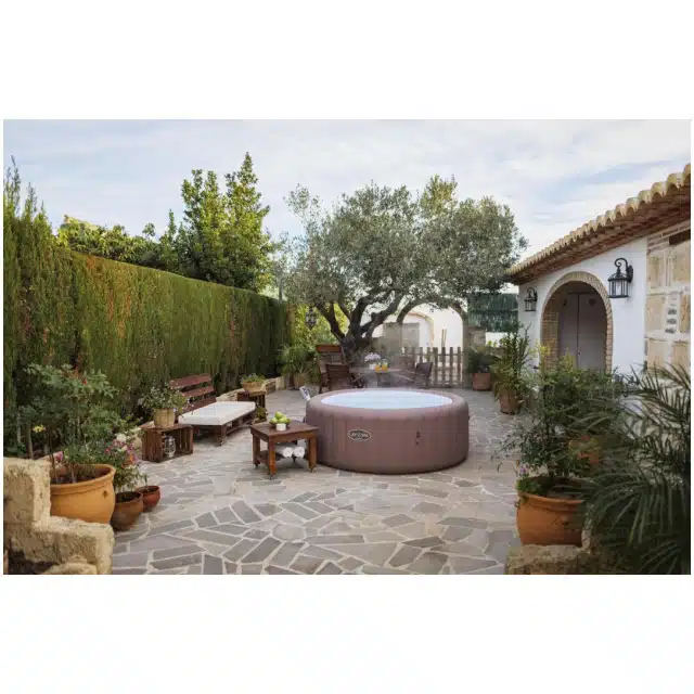Il Bestway Lay-Z-Spa Hawaii MaxHold EnergySense UltraFit Smart è un jacuzzi gonfiabile progettato per offrire un'esperienza di benessere a casa...