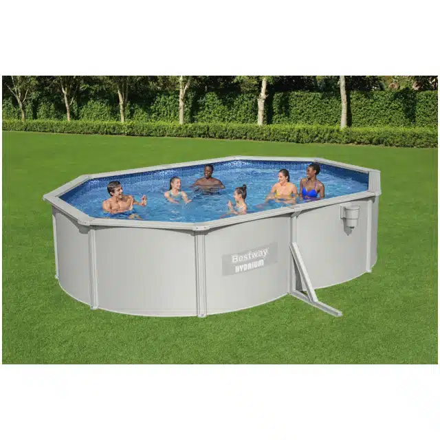 Se stai cercando una piscina resistente, elegante e che non richieda di essere smontata a fine stagione, la Bestway Hydrium Ovale 5,00 x 3,60 x 1,20...