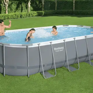 Quando arriva l'estate, non c'&egrave; niente di meglio che avere una piscina in giardino per rinfrescarsi, rilassarsi e divertirsi in compagnia. La Bestway...