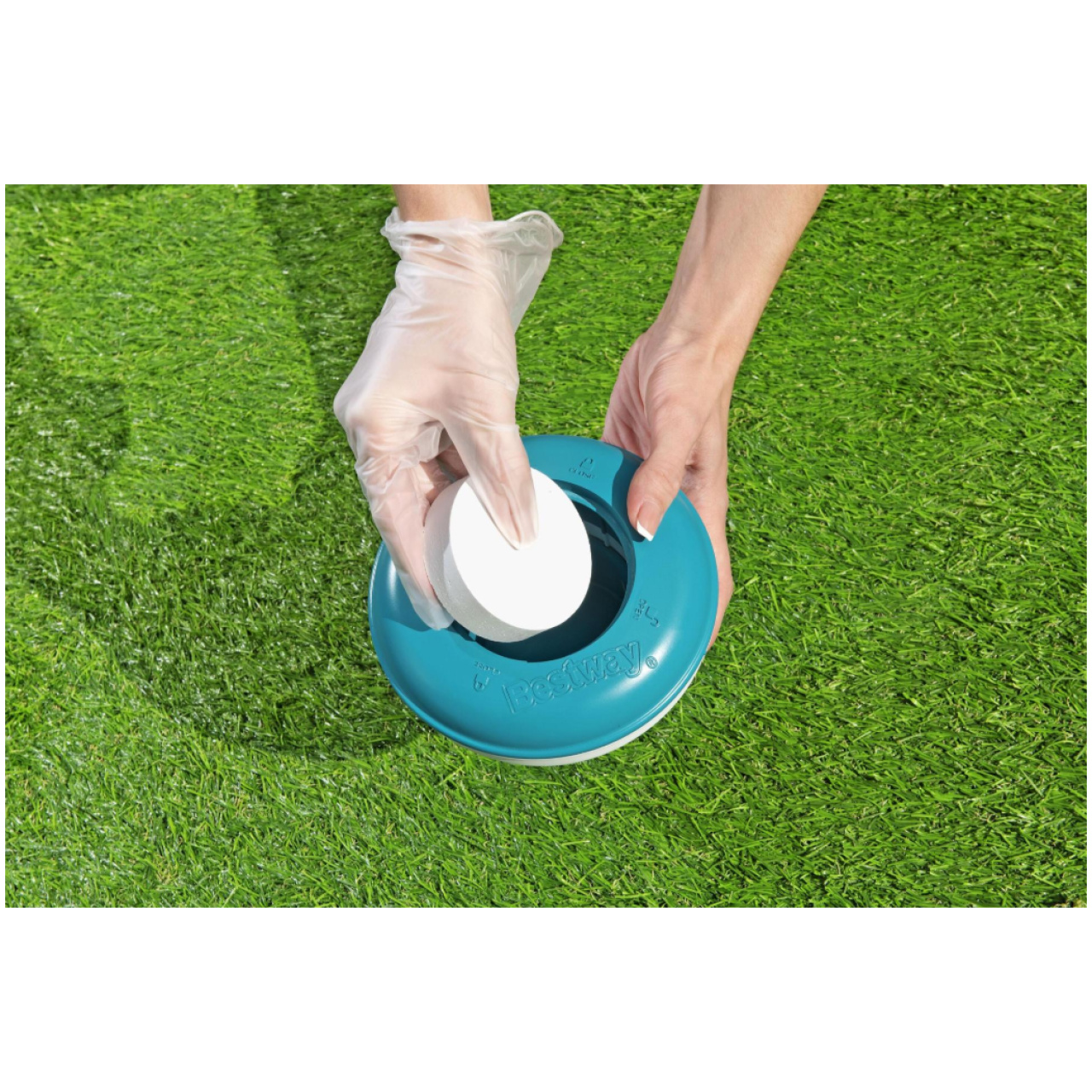 Il dispenser di cloro galleggiante Bestway da 16,5 cm è la soluzione pratica ed efficace per mantenere l'acqua della tua piscina sempre pulita e...