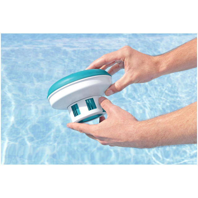 Il dispenser di cloro galleggiante Bestway da 16,5 cm è la soluzione pratica ed efficace per mantenere l'acqua della tua piscina sempre pulita e...