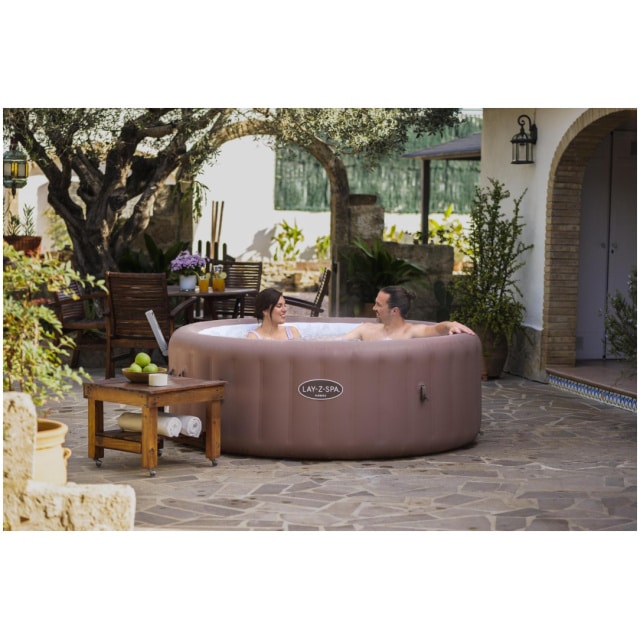 Il Bestway Lay-Z-Spa Hawaii MaxHold EnergySense UltraFit Smart è un jacuzzi gonfiabile progettato per offrire un'esperienza di benessere a casa...