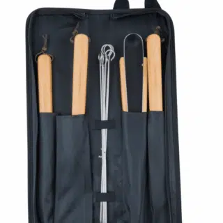 Organizzare e trasportare gli accessori per il barbecue non &egrave; mai stato cos&igrave; semplice grazie alla borsa utensili in tessuto Campingaz. Realizzata con...