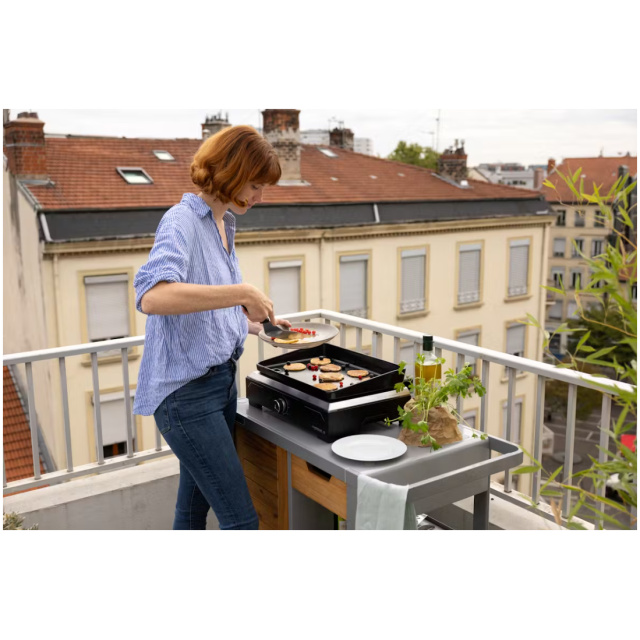 Immagina di poter cucinare piatti gustosi e perfettamente grigliati, in casa come all'aperto, senza complicazioni. Con la Plancha Electric 1 XD di...