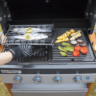 Garantisci massima libertà di movimento alle tue mani, proteggendole dal calore fino a 350°C. Il guanto BBQ a 5 dita ti permette di maneggiare...