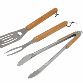 Per chi ama il barbecue e vuole unire tradizione e praticità, il Kit Utensili Campingaz con manico in legno è la scelta perfetta. Questo set...