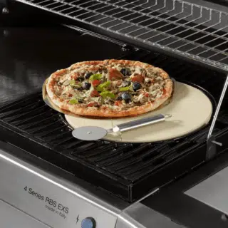 La piastra per pizza Campingaz Culinary Modular (codice articolo 2000014582) &egrave; l'accessorio ideale per trasformare il tuo barbecue in un autentico...