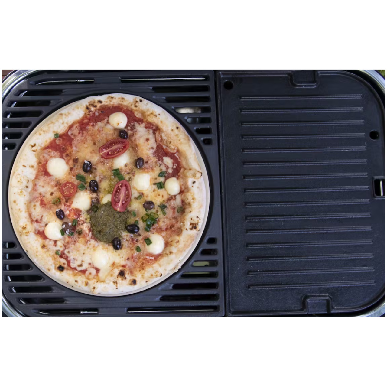 La piastra per pizza Campingaz Culinary Modular (codice articolo 2000014582)  l'accessorio ideale per trasformare il tuo barbecue in un autentico...