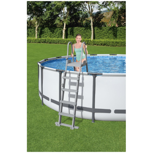 La scaletta di sicurezza Bestway da 132 cm è l'alleata perfetta per goderti la piscina in totale tranquillità. Progettata per piscine fuori terra,...