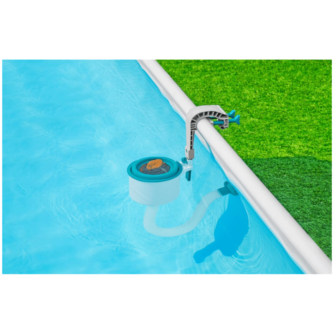 Godersi una piscina pulita non dovrebbe richiedere ore di lavoro. Con lo skimmer da parete Bestway, la manutenzione quotidiana diventa semplice ed...