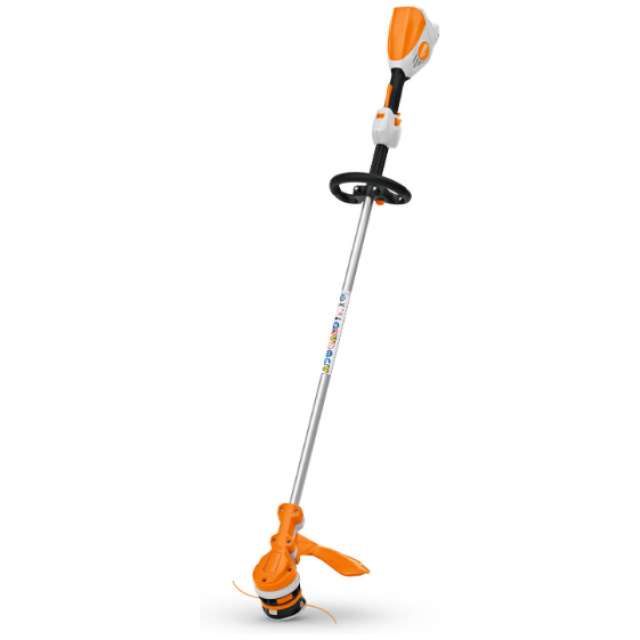 Il decespugliatore a batteria STIHL FSA 70 R  la scelta perfetta per lavori di giardinaggio privati, come il taglio dell'erba di media altezza, la...