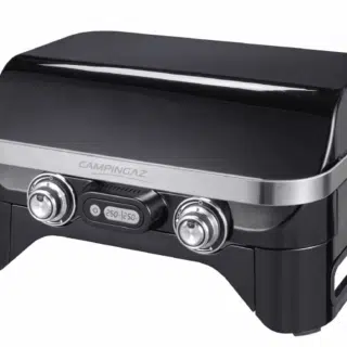 Se ami grigliare ma non vuoi rinunciare allo stile e alla praticit&agrave;, il Campingaz Attitude 2100 EX &egrave; il barbecue che fa per te. Compatto, elegante e...