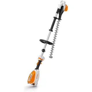 Il tagliasiepi allungato a batteria HLA 66 di STIHL &egrave; un attrezzo innovativo progettato per il taglio di siepi alte e larghe, nonch&eacute; di piante...