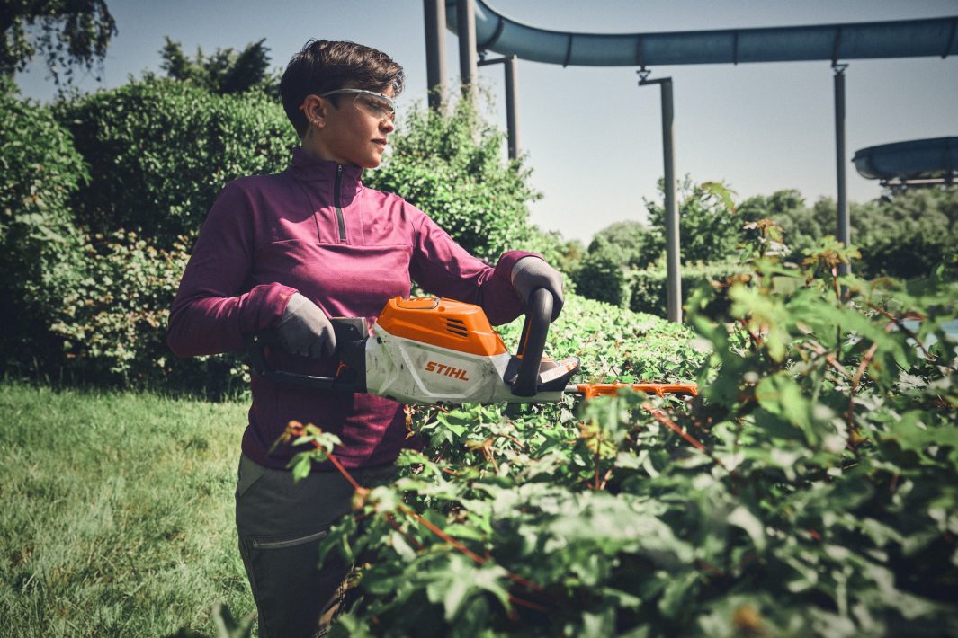 STIHL TAGLIASIEPI A BATTERIA HSA 140 R Il nuovo STIHL HSA 140 R rappresenta la massima evoluzione tecnologica per il manutentore del verde che non accetta compromessi tra potenza e...