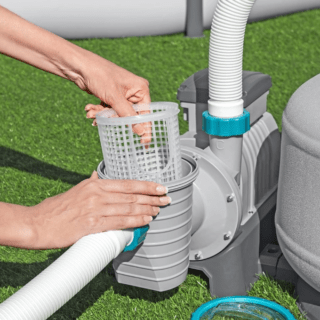 BESTWAY FILTRO SABBIA DA 11.355 L/H La pompa di filtraggio a sabbia da 11.355 L/h rappresenta il massimo dell'efficienza e della potenza per la cura delle piscine fuori terra, coprendo...