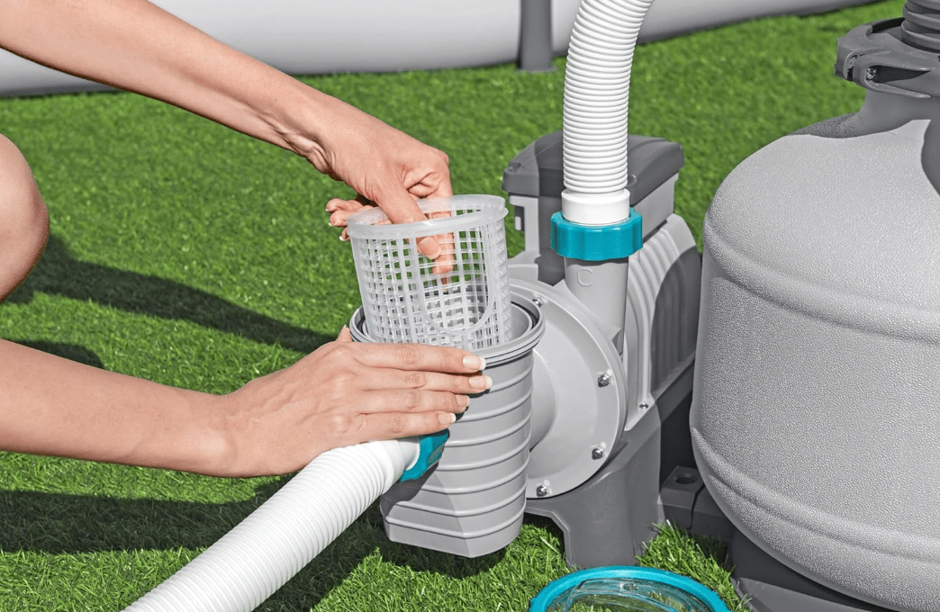 BESTWAY FILTRO SABBIA DA 11.355 L/H La pompa di filtraggio a sabbia da 11.355 L/h rappresenta il massimo dell'efficienza e della potenza per la cura delle piscine fuori terra, coprendo...