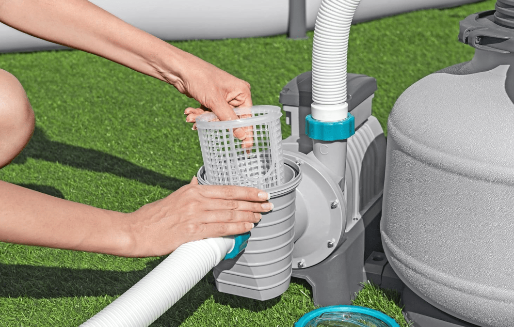 BESTWAY FILTRO SABBIA DA 11.355 L/H La pompa di filtraggio a sabbia da 11.355 L/h rappresenta il massimo dell'efficienza e della potenza per la cura delle piscine fuori terra, coprendo...