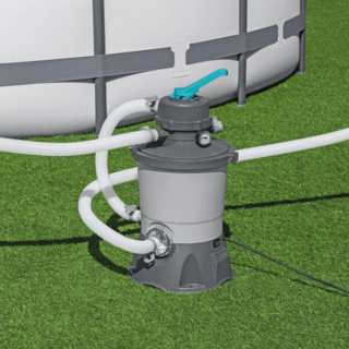 BESTWAY FILTRO SABBIA DA 3.596 L/H La pompa di filtraggio a sabbia Bestway da 3.596 L rappresenta la scelta ideale per chi desidera trasformare la manutenzione della propria piscina in...