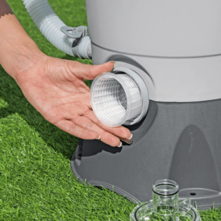 BESTWAY FILTRO SABBIA DA 3.596 L/H La pompa di filtraggio a sabbia Bestway da 3.596 L rappresenta la scelta ideale per chi desidera trasformare la manutenzione della propria piscina in...