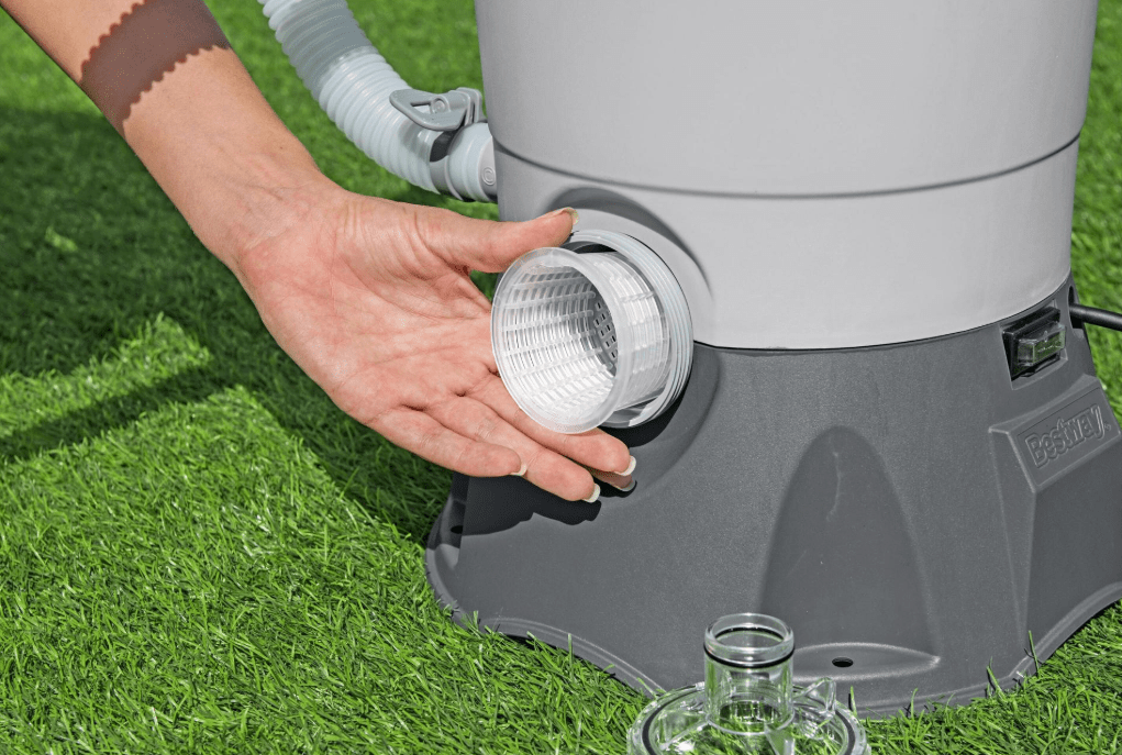 BESTWAY FILTRO SABBIA DA 3.596 L/H La pompa di filtraggio a sabbia Bestway da 3.596 L rappresenta la scelta ideale per chi desidera trasformare la manutenzione della propria piscina in...