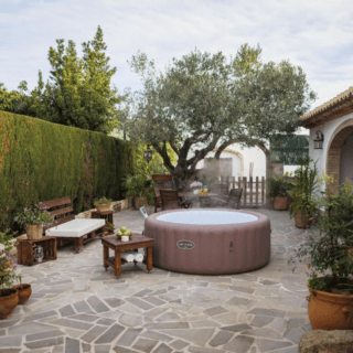 Prodotti in promozione 138 Il Bestway Lay-Z-Spa Hawaii MaxHold EnergySense UltraFit Smart è un jacuzzi gonfiabile progettato per offrire un'esperienza di benessere a casa...