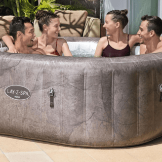 Prodotti in promozione 132 Il Bestway Lay-Z-Spa Roma MaxHold EnergySense UltraFit Smart è una spa gonfiabile di alta qualità progettata per offrire il massimo del comfort e...