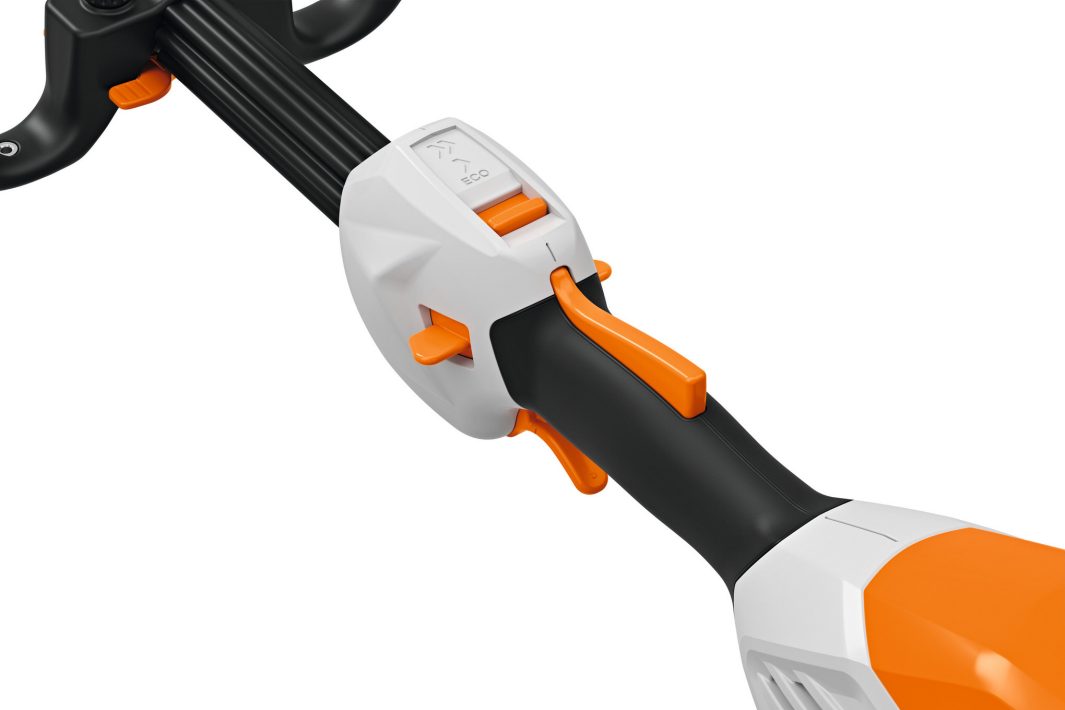 STIHL DECESPUGLIATORE FSA 110 R BATTERIA Se cerchi uno strumento che unisca la forza bruta di un motore a scoppio alla silenziosità e alla pulizia della tecnologia a batteria, il...