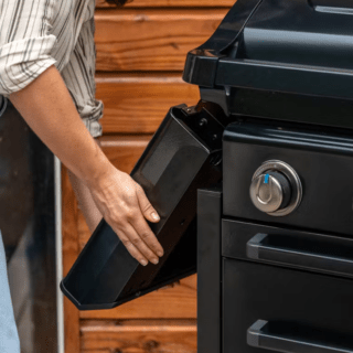 CAMPING GAZ ITALIA SRL BBQ 3 SERIES ONYX S DUALGAS La vera rivoluzione inizia dalla libertà che il sistema DualGas mette nelle vostre mani: per la prima volta, non siete vincolati a una sola fonte di...