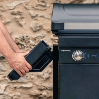 CAMPINGAZ BBQ COMPACT 3 EXS DUALGAS Se stai cercando il perfetto equilibrio tra prestazioni professionali, design elegante e praticità quotidiana, il nuovo Campingaz Compact 3 EXS...