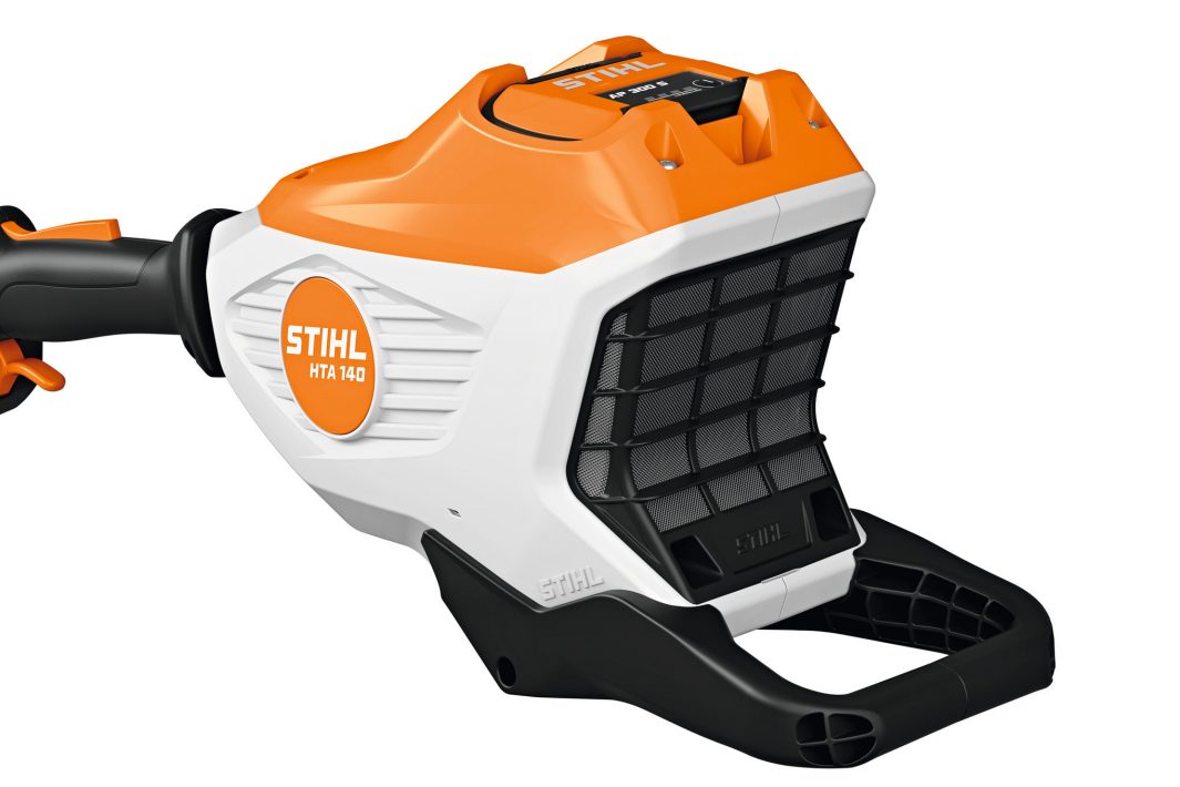 STIHL SRAMATORE LUNGO A BATT. HTA 140.0-B 30cm Il potatore telescopico a batteria STIHL HTA 140 B è lo strumento professionale definitivo per la cura avanzata degli alberi, la frutticoltura e gli...