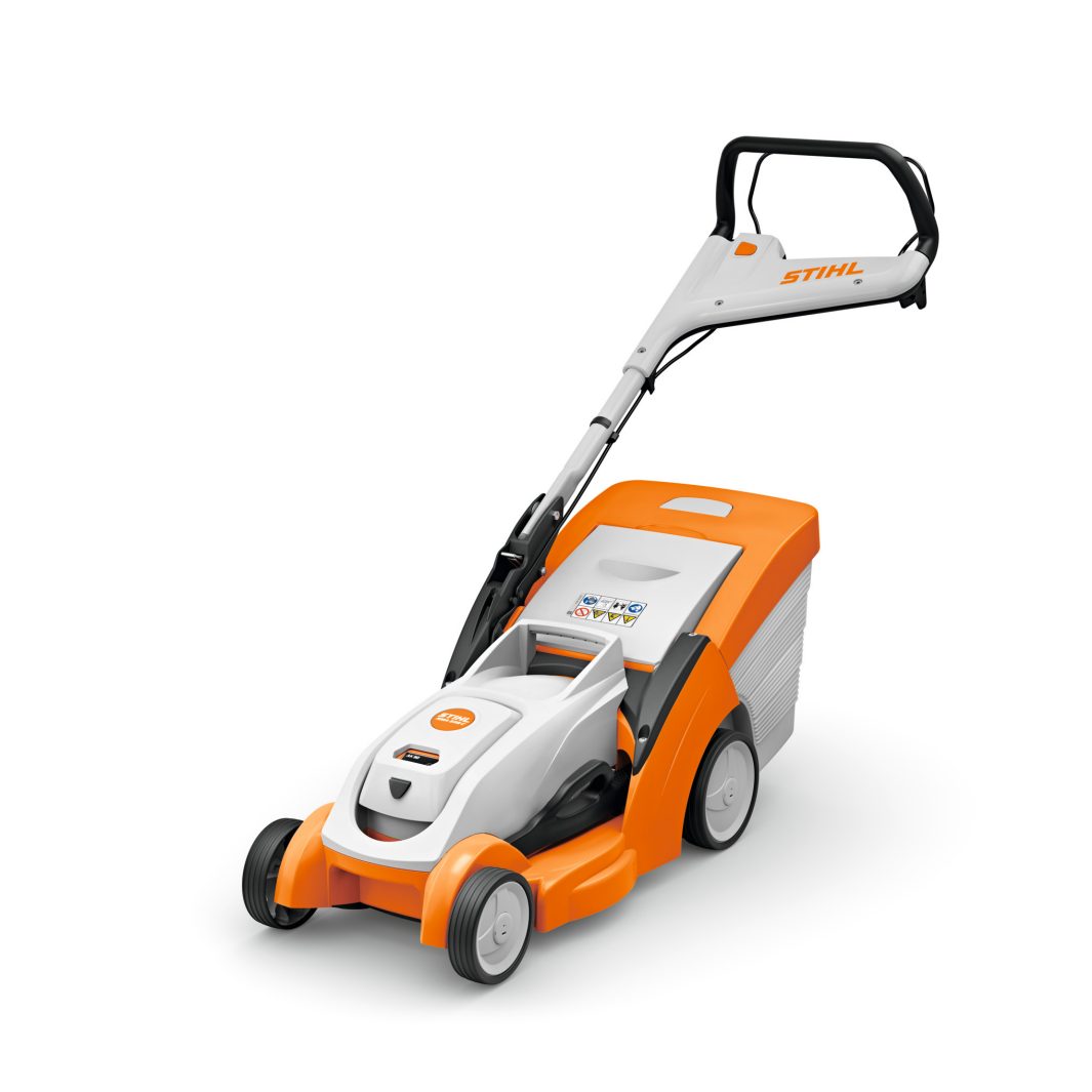 STIHL RASATRICE RMA 239.1 C Prendersi cura del giardino non dovrebbe essere un lavoro faticoso, ma un momento di svago all'aria aperta. Il rasaerba a batteria STIHL RMA 239 C...