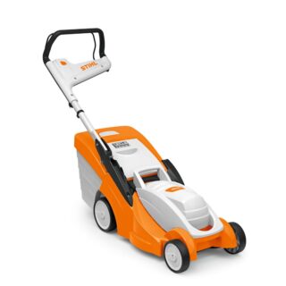 Prodotti in promozione 231 Il tosaerba elettrico STIHL RME 339 è la scelta ideale per chi desidera curare con precisione piccoli prati, fino a 500 m², in zone residenziali e...